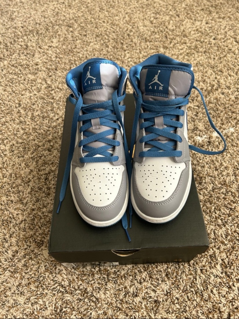 Air Jordan 1 Mid ‘Cement True Blue’